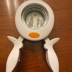 Bundle of a Fiskars Round 'N Round Squeeze Punch and 2 plain wooden signs